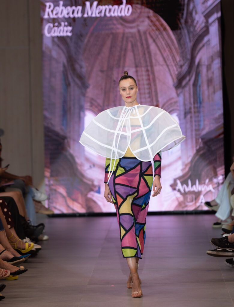El Campus Universitario de UDIT, Universidad de Diseño y Tecnología, ha acogido la celebración de la I edición del Concurso de Diseñadores 'Andalucía, Destino de Moda' en una gala con formato de desfile.